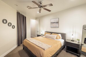 3 bedrooms, desk, iron/ironing board, travel cot - Pet-Friendly 3BR w/ Fire Pit Near the 18th Hole (St. George)