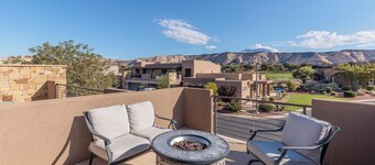 Pet-Friendly 3BR w/ Fire Pit Near the 18th Hole