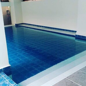 室内游泳池，室外游泳池
