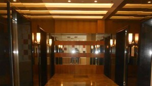 A hallway with a polished marble floor, mirrored walls, and recessed lighting. - Oasis in Tagaytay (Tagaytay)