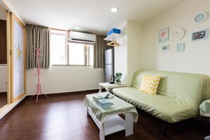 32-inch flat-screen TV with cable channels, TV - Blue sky Taipei (Taipei)