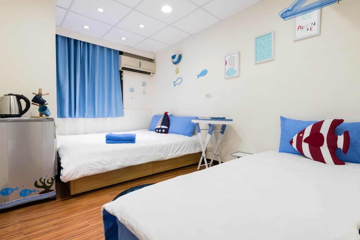 1 bedroom, Egyptian cotton sheets, premium bedding, down duvets