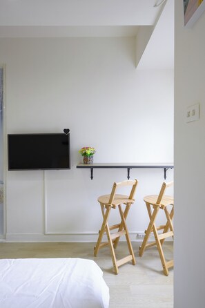 Basic Quadruple Room | Living area | 32-inch flat-screen TV with cable channels, TV - Blue sky Taipei (Taipei)