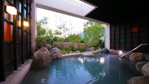 Nhà tắm công cộng