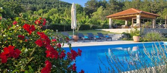 Luxury Villa HEAVEN No. 2, heated pool, for 11, near Split 