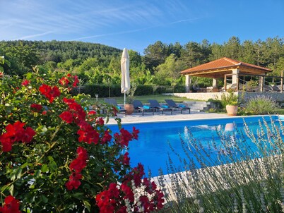 Luxury Villa HEAVEN No. 2, heated pool, for 11, near Split 