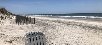 Chateau Relaxo- Remodeled Pool View Condo with Direct Beach and Sound Access