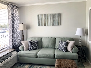 TV - Chateau Relaxo- Remodeled Pool View Condo with Direct Beach and Sound Access (Atlantic Beach)