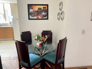 Dining - 2BR*LUXURY*NETFLIX*AMAZING (Quito)