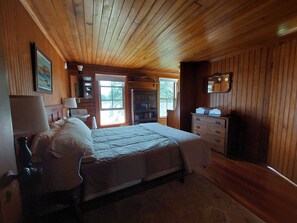 5 bedrooms, iron/ironing board, free WiFi, bed sheets