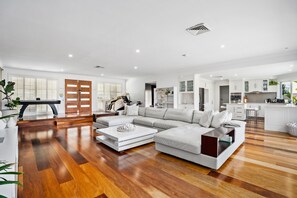 TV, Netflix, DVD player, table football - Seaclusion Waterfront Heated Spa+ Pool, Trampoline (Bundall)