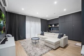 Smart TV, Netflix, DVD player, table football