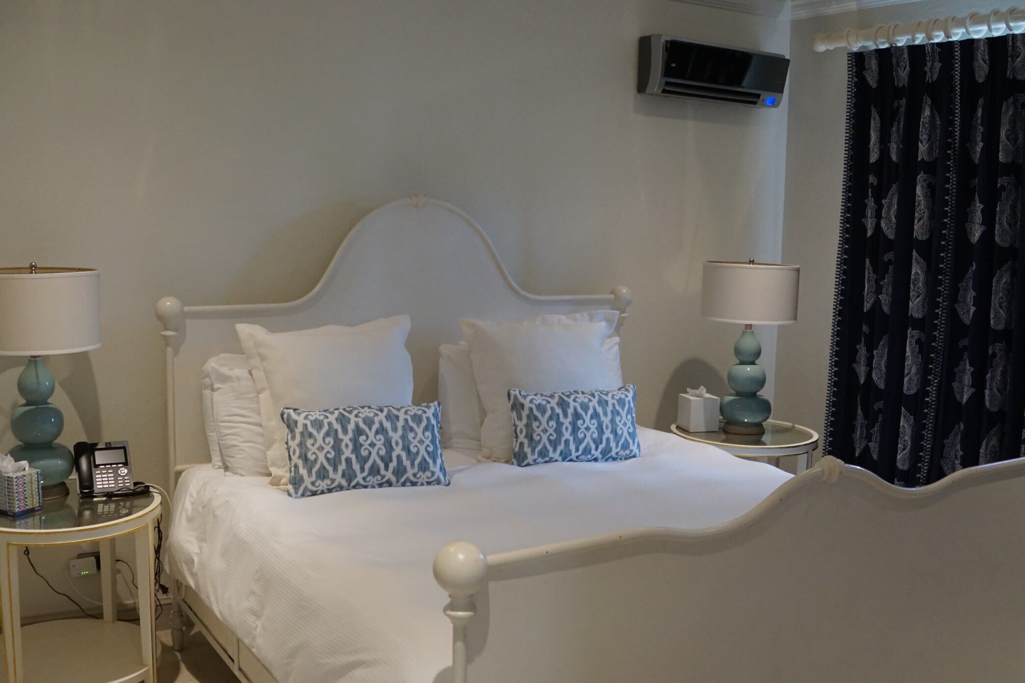 5 bedrooms, iron/ironing board, WiFi, bed sheets