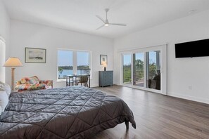 4 bedrooms, desk, iron/ironing board, free WiFi - Grouper Getaway: Luxurious 4BR pool home with dock in Boca Grande. (Boca Grande)