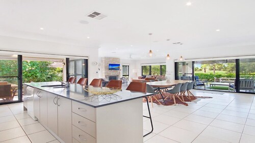 HUNTER GRANGE - THE VINTAGE HOLIDAY HOUSES