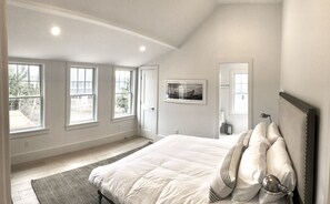 7 bedrooms, desk, iron/ironing board, travel cot