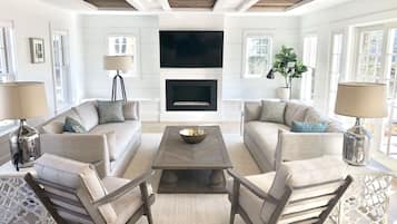 Smart TV, fireplace, table football, stereo