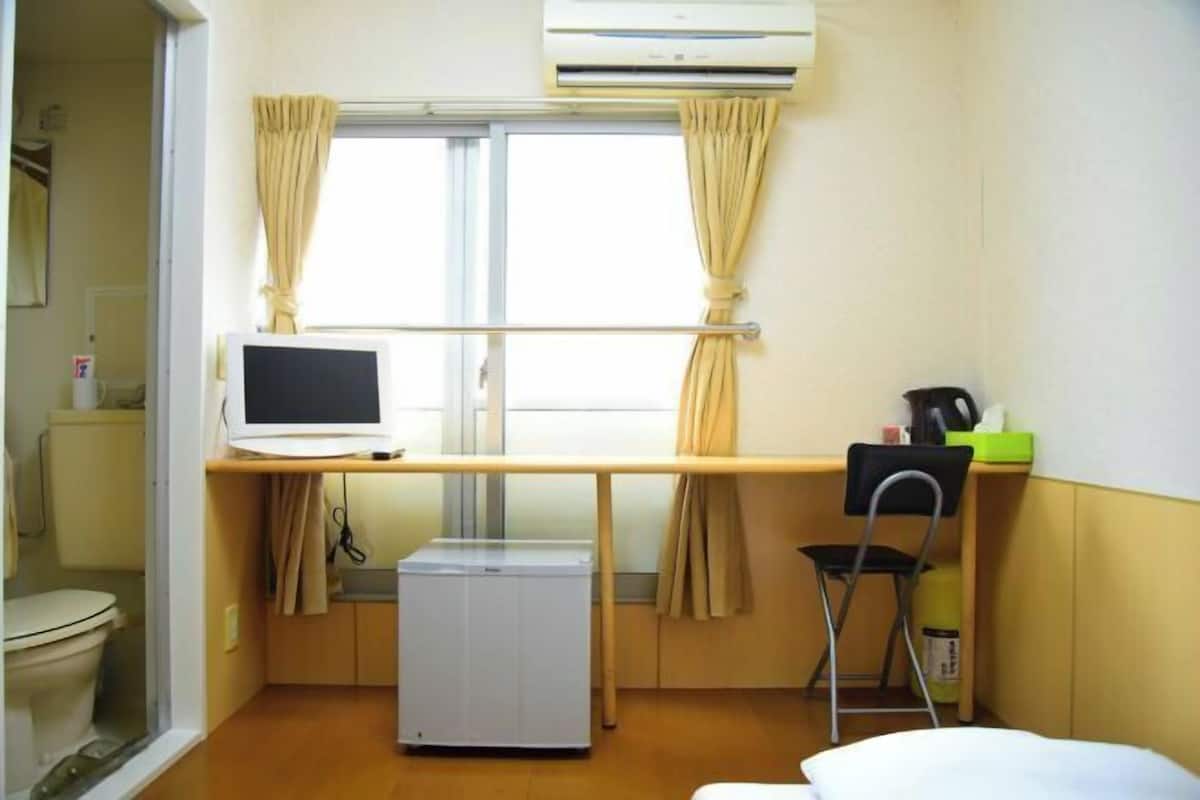1 bedroom, down comforters, desk, WiFi (free)