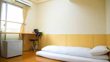 1 bedroom, down duvets, desk, free WiFi