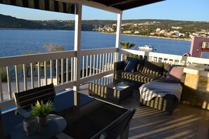 Outdoor dining - Holiday beach house with private heated pool and buoy (Sevid)