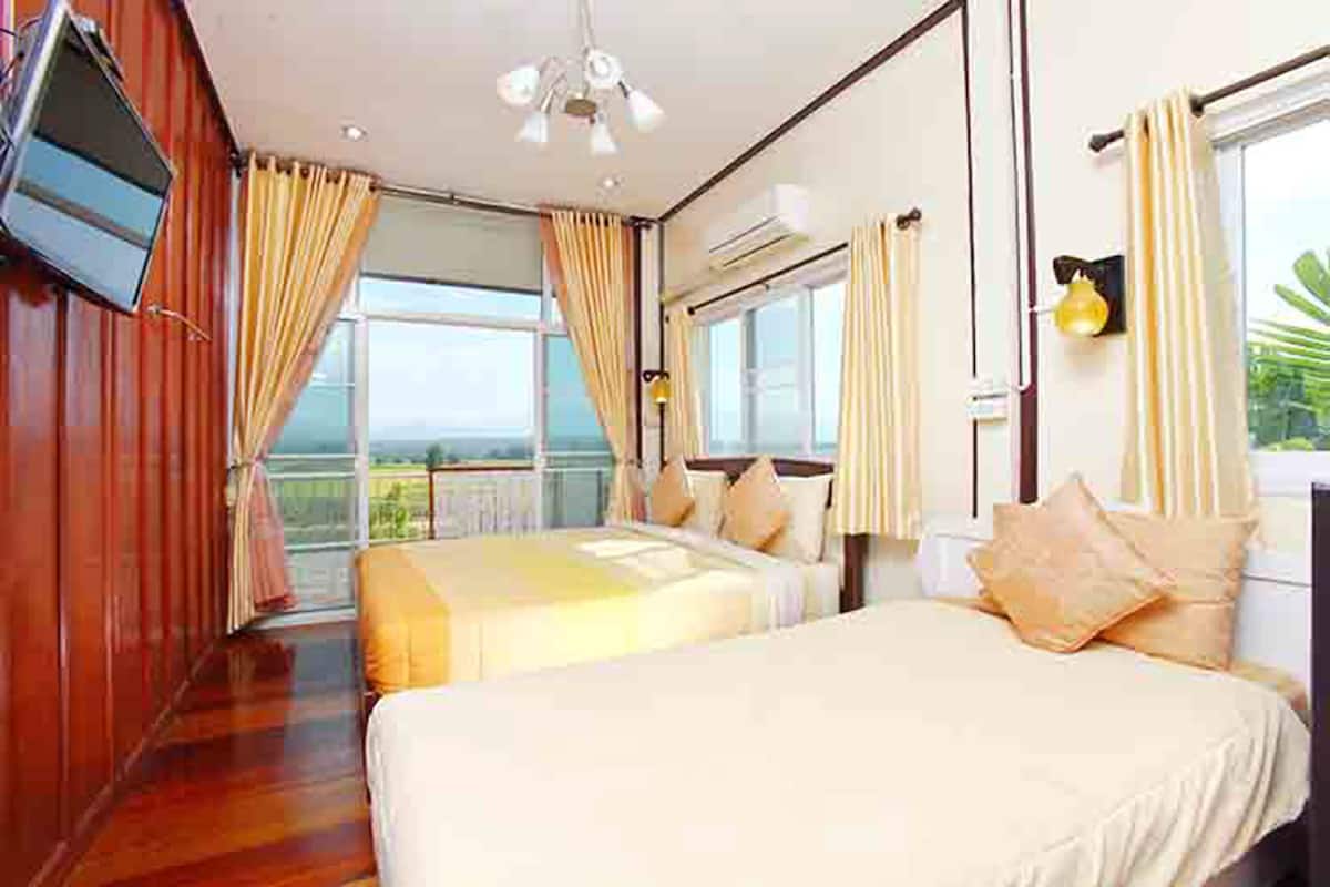 Deluxe Room with Private External Bathroom- Doojan