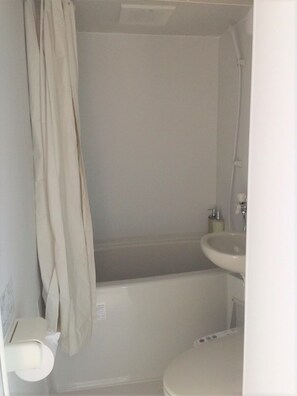Family Room | Deep soaking bathtub - uenohouse annex (Tokyo)