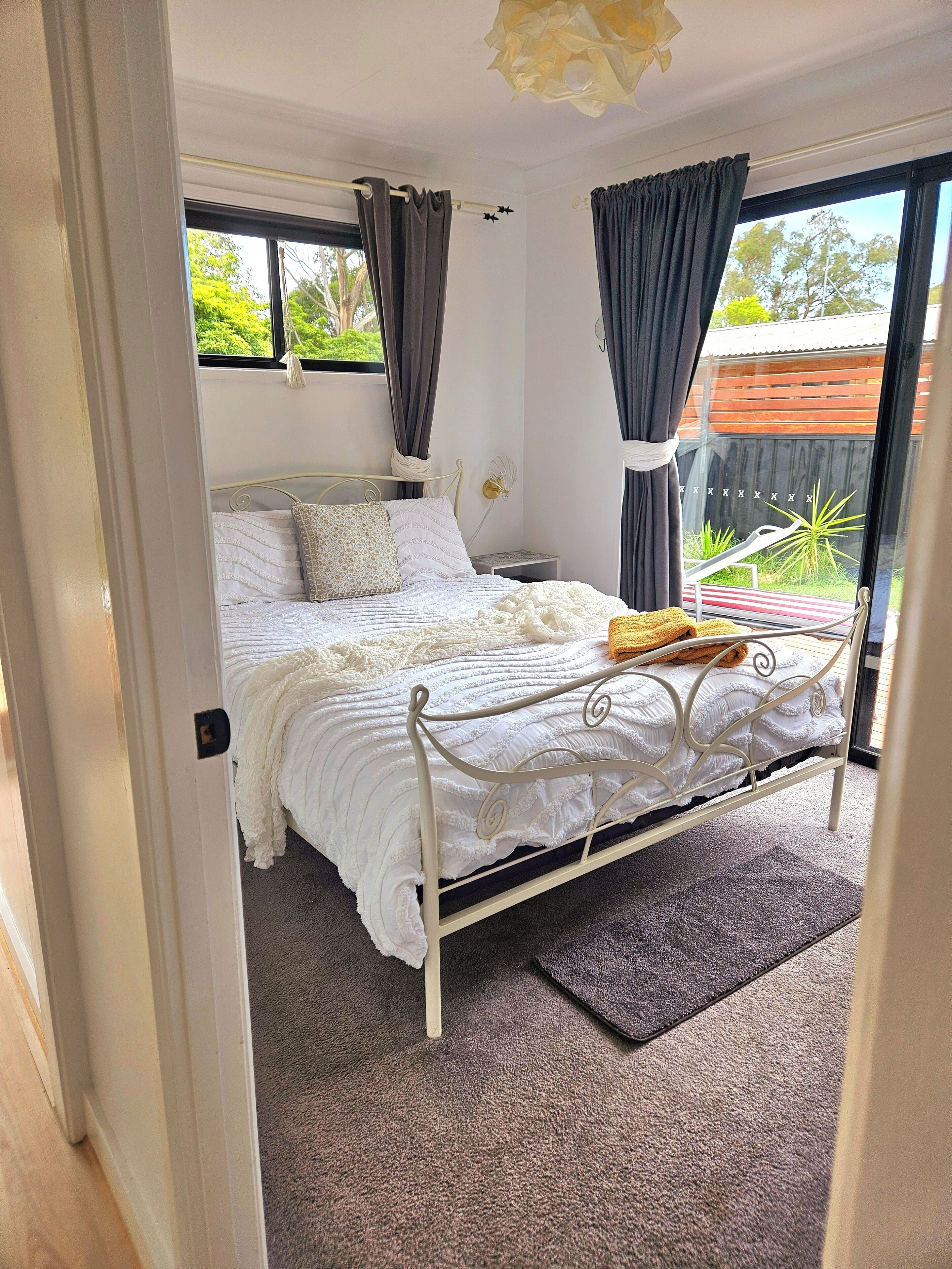 3 bedrooms, desk, iron/ironing board, free WiFi