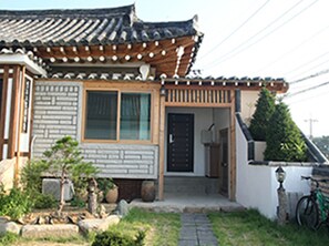 Property entrance - Seondosangil (Gyeongju)