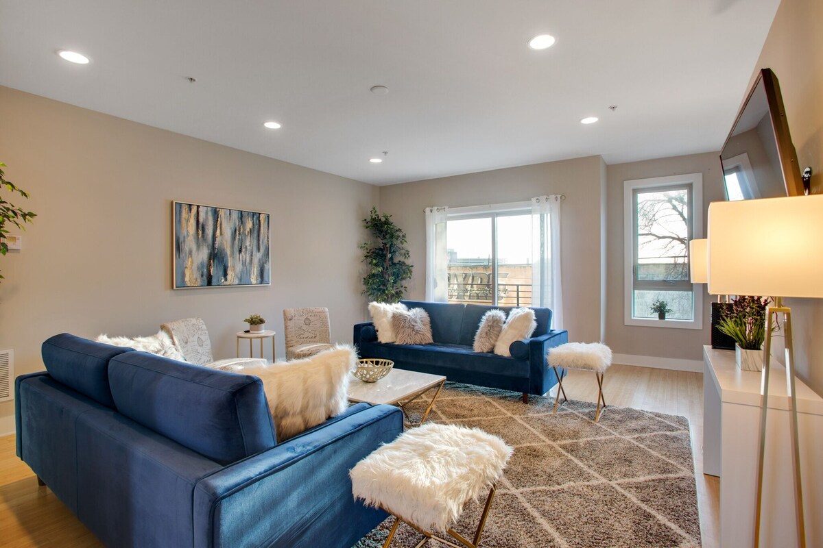 MODERN LUXURY! Huge! Free Private Garage! Roofdeck!