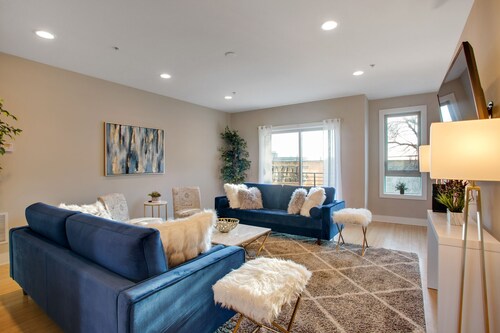 MODERN LUXURY! Huge! Free Private Garage! Roofdeck!