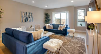 MODERN LUXURY! Huge! Free Private Garage! Roofdeck!