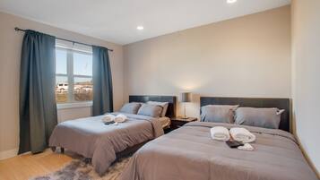 4 chambres, coffres-forts dans les chambres, fer et planche à repasser