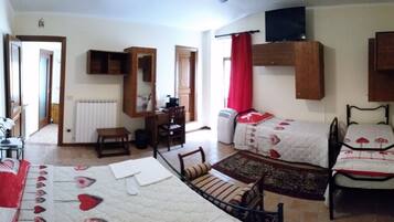 1 Schlafzimmer, Zimmersafe, Schreibtisch, Bügeleisen/Bügelbrett