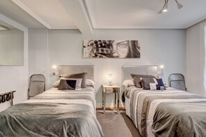 2 chambres, fer et planche à repasser, Wi-Fi gratuit, draps fournis