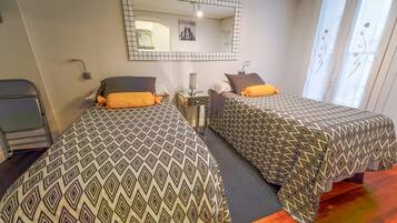 2 chambres, fer et planche à repasser, Wi-Fi gratuit, draps fournis