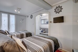 2 bedrooms, iron/ironing board, WiFi (free), bed sheets