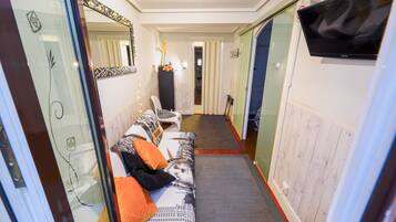 2 chambres, fer et planche à repasser, Wi-Fi gratuit, draps fournis