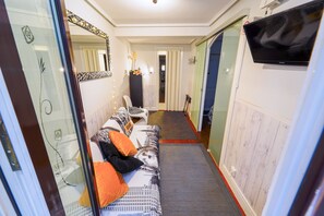 2 slaapkamers, een strijkplank/strijkijzer, gratis wifi, beddengoed
