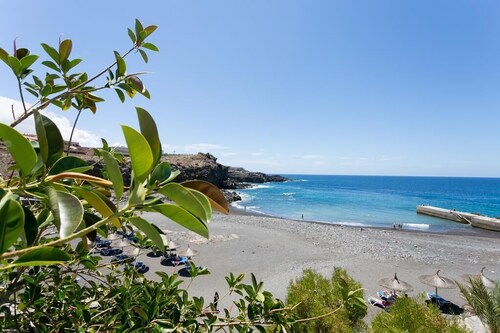 VILLA DE CHARME PROCHE DE LA MER, VUE MER. PISCINE CLIMATISÉE. AC ET WIFI GRATUIT