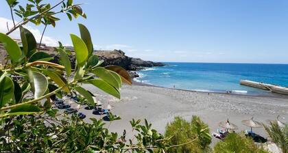 VILLA DE CHARME PROCHE DE LA MER, VUE MER. PISCINE CLIMATISĂE. AC ET WIFI GRATUIT
