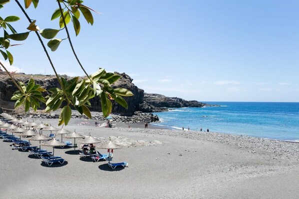 Beach nearby - CHARMING VILLA NEAR THE SEA, SEA VIEWS. CLIMATIZED POOL. AC AND WIFI FREE (Callao Salvaje)