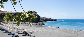 Charmerende villa nær havet, havudsigt. KLIMATISERET POOL. AC OG WIFI GRATIS