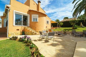 Outdoor dining - GLADIOLO - Villa with private pool in El Tosalet - Xàbia. (X����bia)
