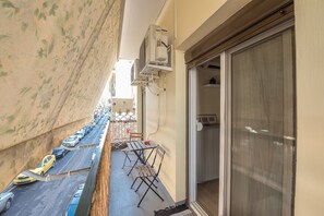 Outdoor dining - Lovely 1 bedroom apartment in Athens (Athens)