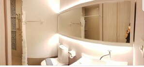 1-Bedroom Suite | Bathroom - The Sea Condominium A22 (Sam Roi Yot)