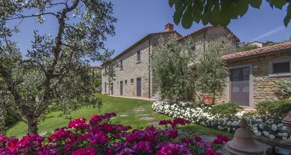 Villa in Cortona with 7 bedrooms sleeps 13