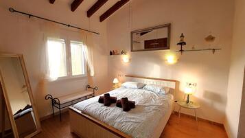 3 slaapkamers, een strijkplank/strijkijzer, internet