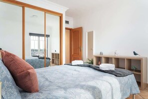 1 habitación, tabla de planchar con plancha, wifi y ropa de cama 