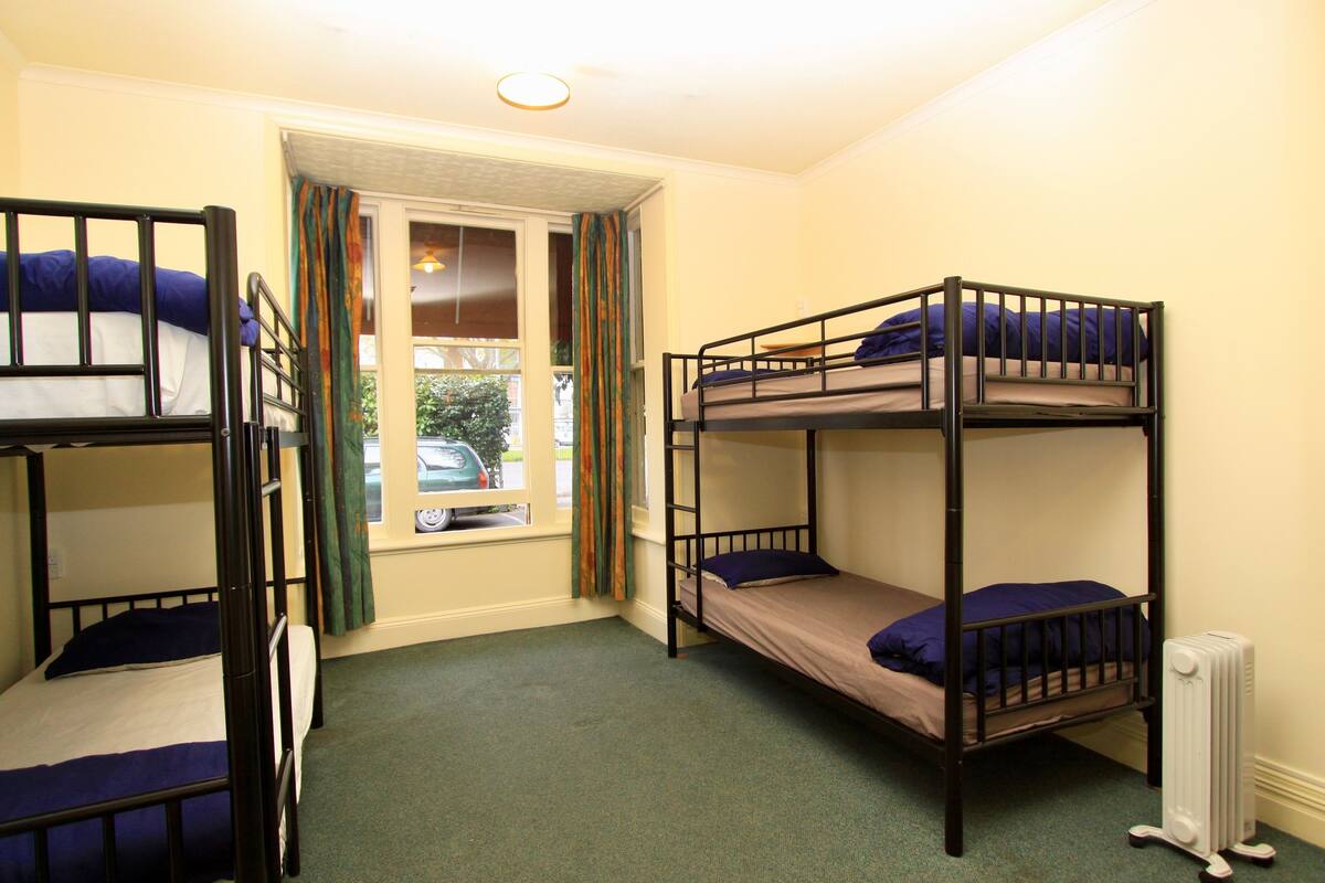 Mixed Dorm (1 Bed out of 6) | Free WiFi