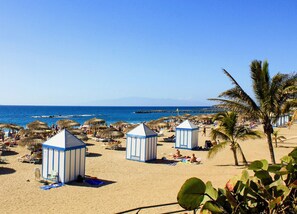 Beach nearby, sun-loungers, beach towels